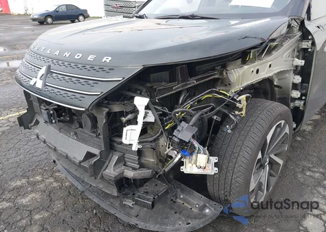 2024 Mitsubishi Outlander Se 2.5 S-Awc z USA, uszkodzony, nr VIN JA4J4VA8XRZ064575